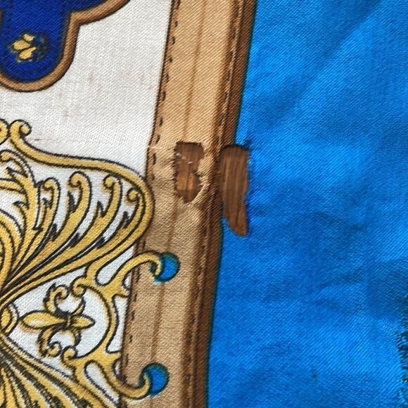 Vtg Franco Laurenti extra large crest themed scarf or wrap - Picture 7 of 11